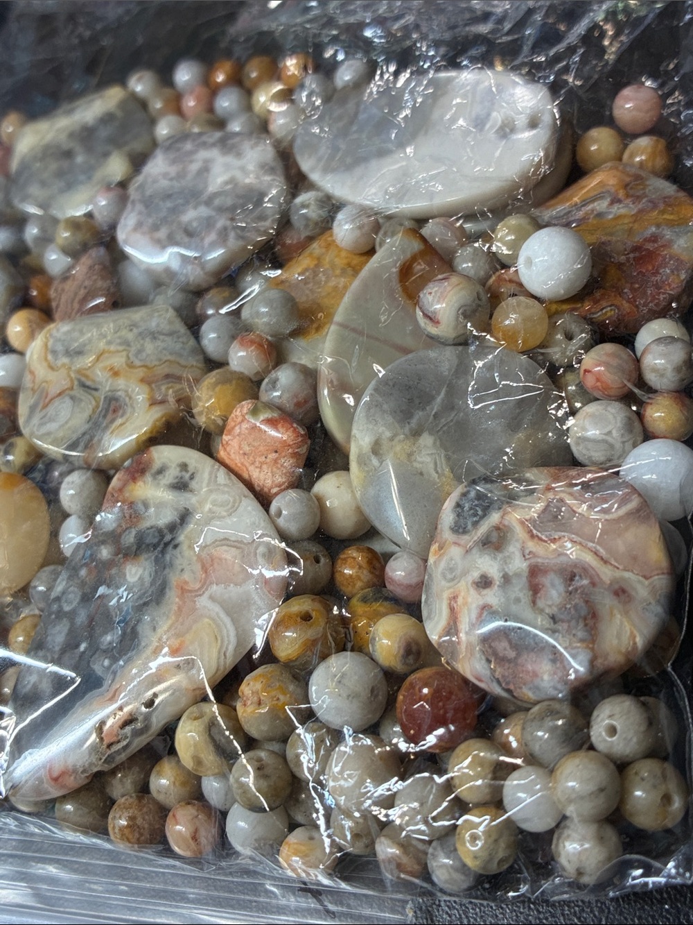 Lot of assorted crazylace agate gemstone beads and pendant gemstones - Picture 13 of 14